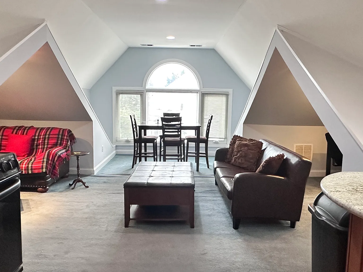 Studio, 800 sqft, $1,900 — Photo 3