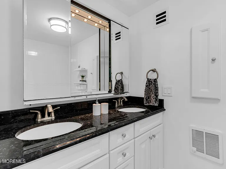 55 Ocean Ave #3L — Photo 26