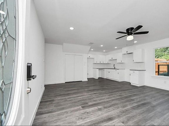 4th image of 2322 Wavell St #A-b