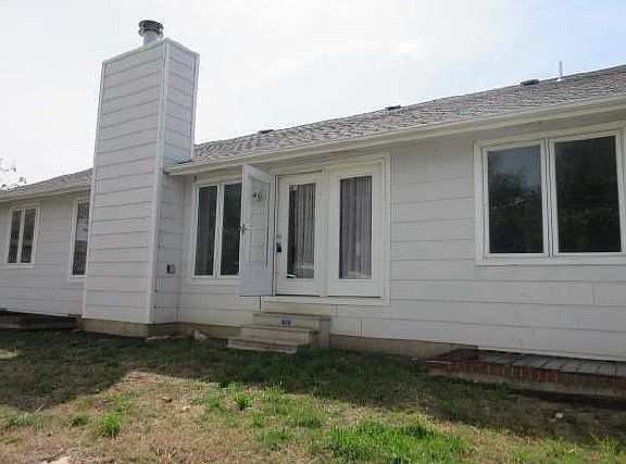 5th image of 1311 N Stewart St