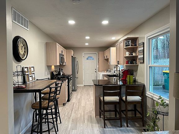 3rd image of 4561 Willowbrook Dr