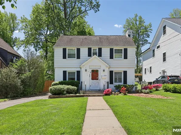290 Winthrop Rd, Teaneck, NJ 07666