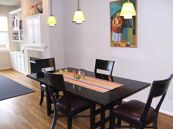 Dining area - great for entertaining!