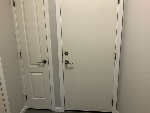 5th image of 2253 W Huntington Dr