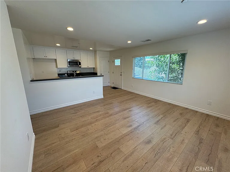 2306 N Catalina St — Photo 4