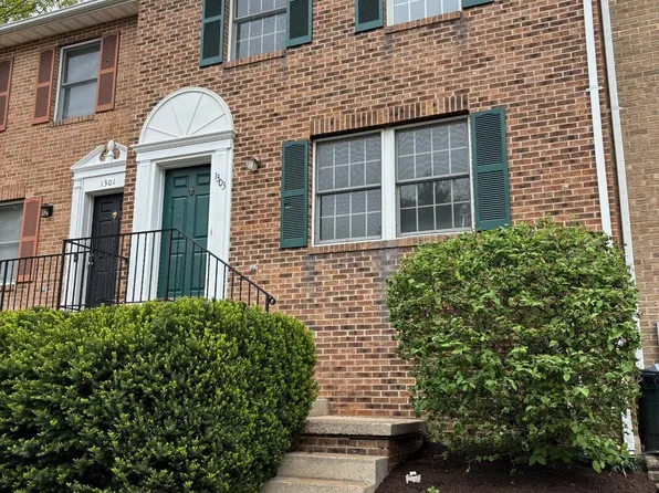 1303 Oak View Dr, Mount Airy, MD 21771