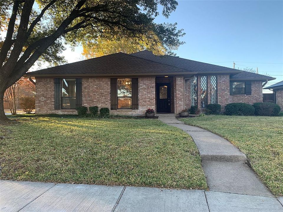 1st image of 609 Stoneybrook Dr