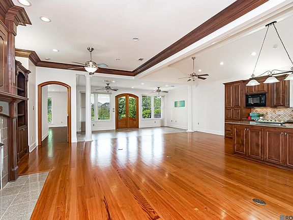5th image of 10715 Shoreline Dr