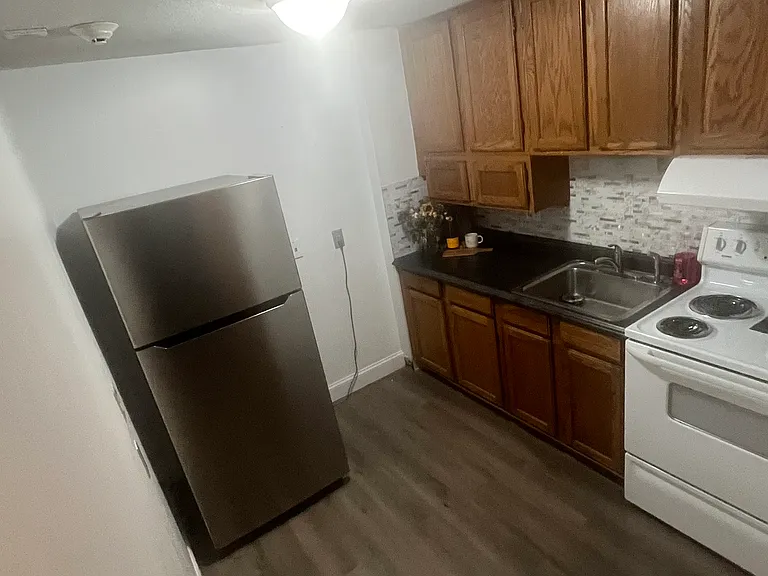 1 Continental Ct #1/3 — Photo 11
