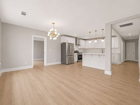 2nd image of 1658 Temple Ave