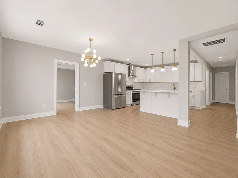 1658 Temple Ave — Photo 1