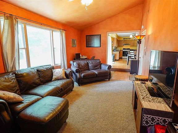 2nd image of 2 Heritage Ln