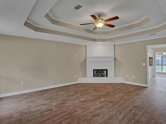 4th image of 332 White Oak Dr
