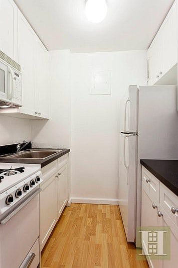 2nd image of 320 E 58th St APT 4D