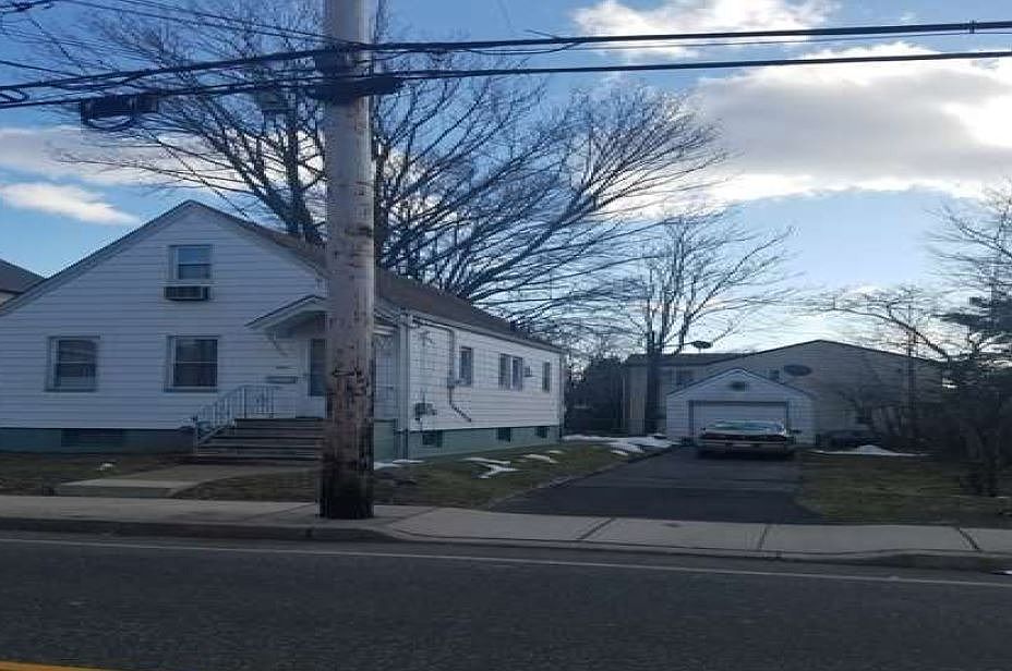 2nd image of 481 Hazel St