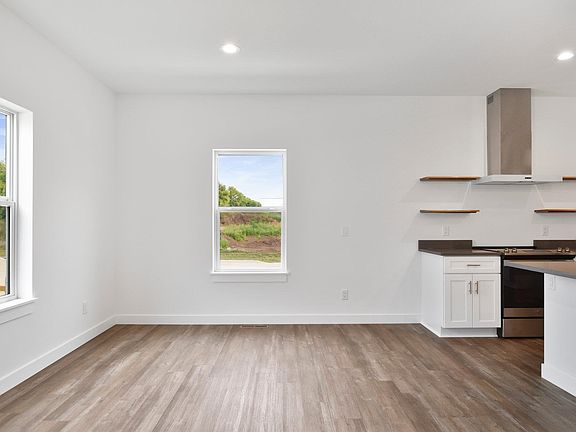 5th image of 113 Lupine Ave