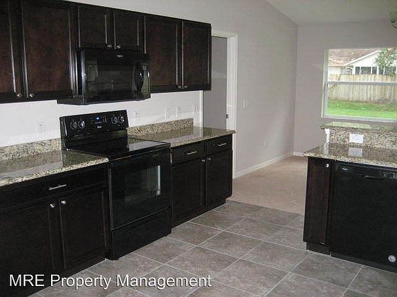 4th image of 304 Woods Landing Dr