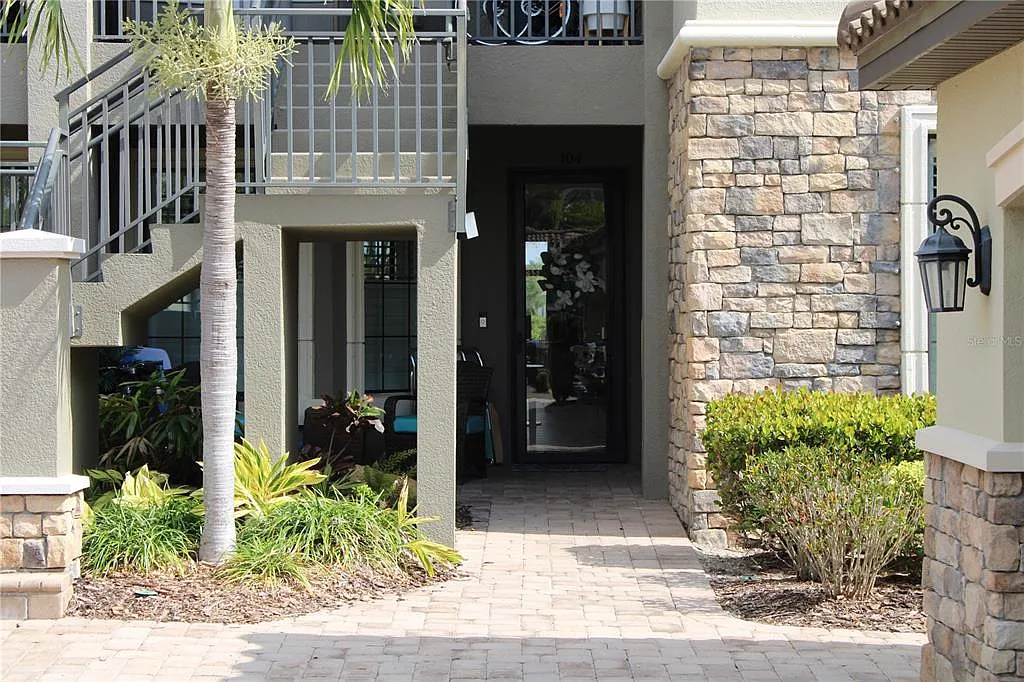 2 bed, 2.0 bath, 1528 sqft, $5,600 — Photo 2