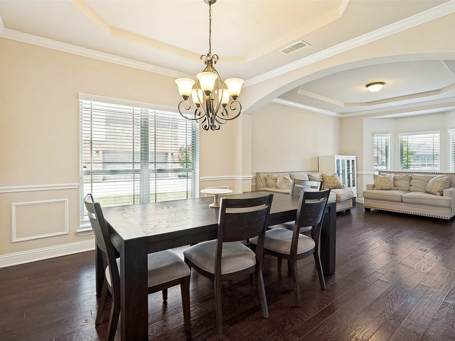 5 bed, 3.5 bath, 4226 sqft, $4,400 — Photo 4