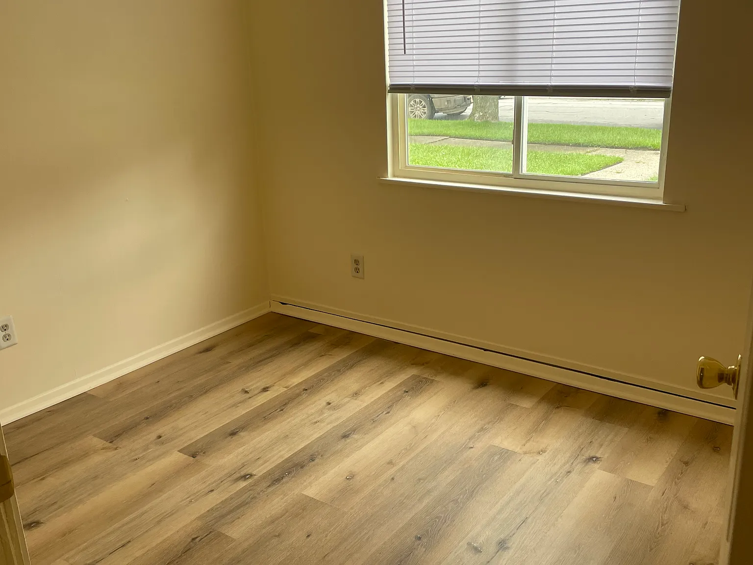 3 bed, 936 sqft, $1,530 — Photo 2