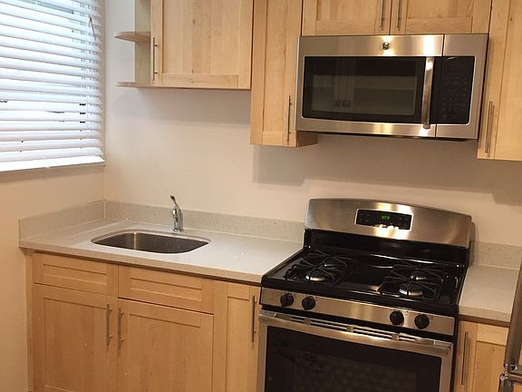 5th image of 648 Waller St APT 1
