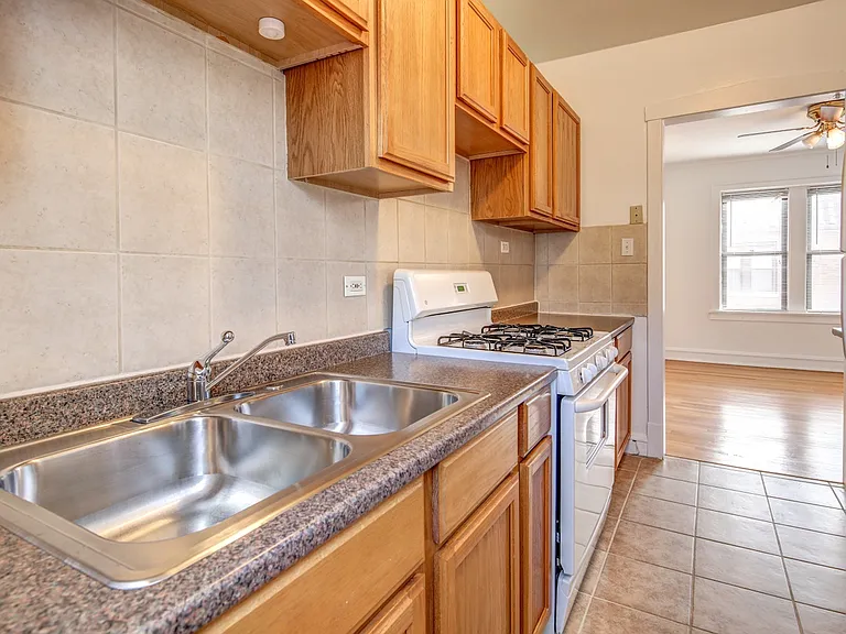 1 BR 775 Kitchen