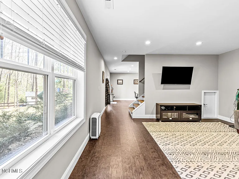 182 Lakeview Dr — Photo 63