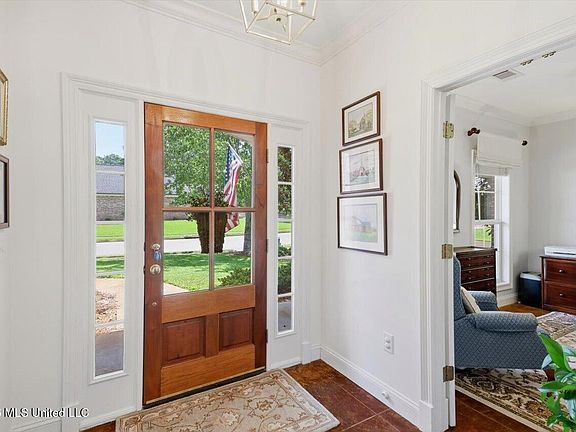 5th image of 627 Wendover Way