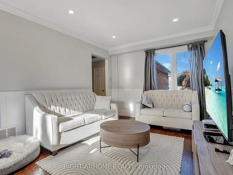 27 Melborne Ct — Photo 6