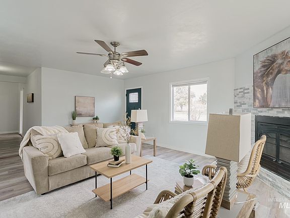 5th image of 293 E Avenue B