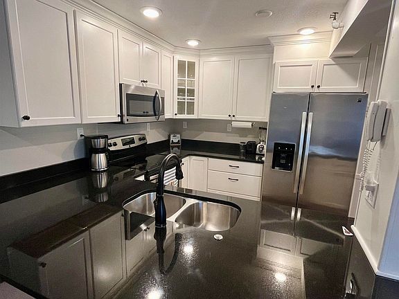 5th image of 2700 N Shore Dr #301