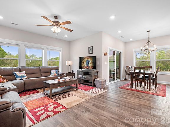 2nd image of 1909 Lotus Ln