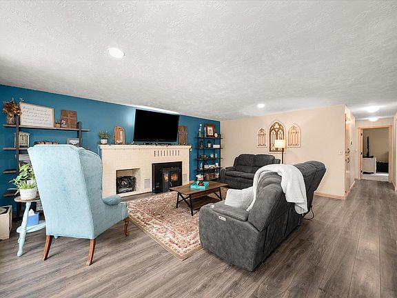 5th image of 7114 W Melville Rd