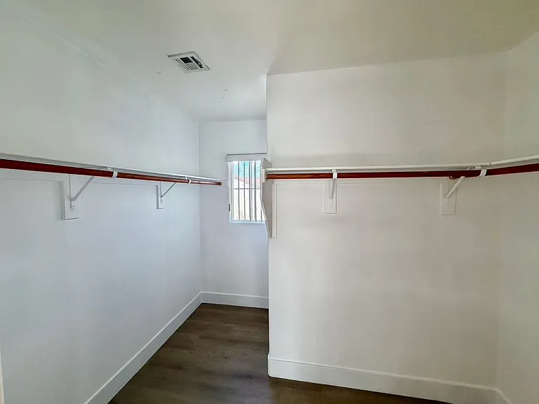 7983 Dutch Villas St — Photo 12