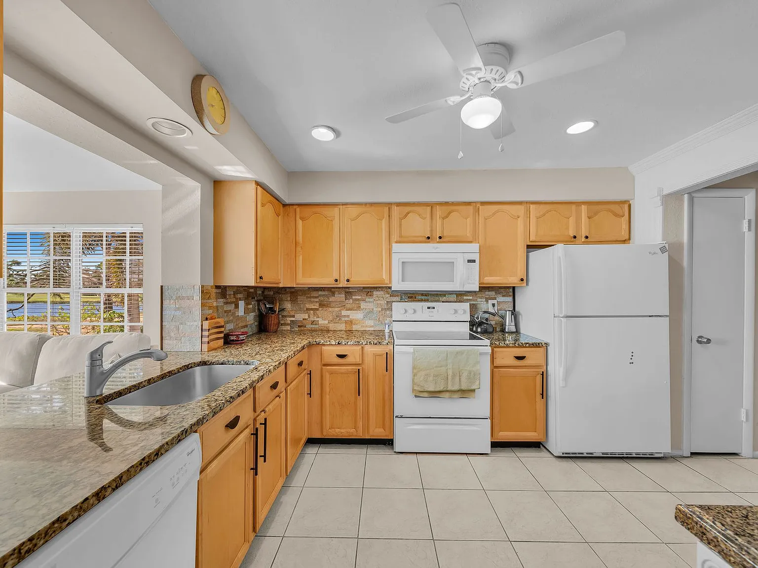 13540 Stratford Place Cir — Photo 4