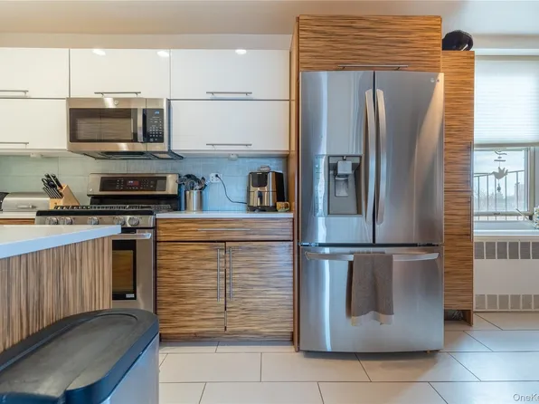 211-10 18th Avenue #6E, Bayside, NY 11360