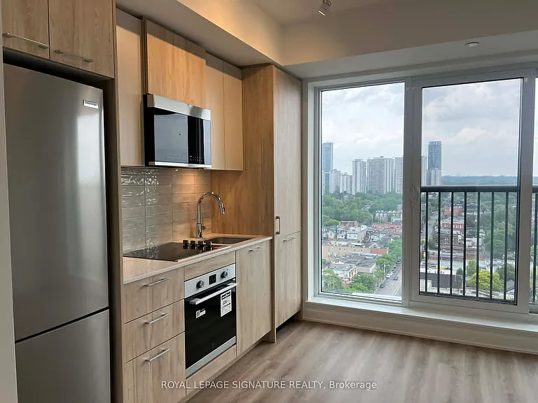10 Oak St #1810 — Photo 2