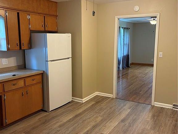 5th image of 3708 NE 43rd St