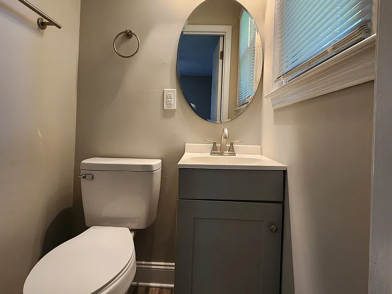 445 Summerland Dr — Photo 17