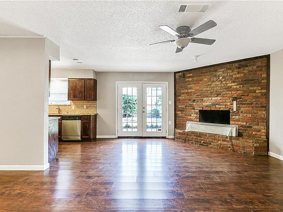 4th image of 6232 Whitman Ave
