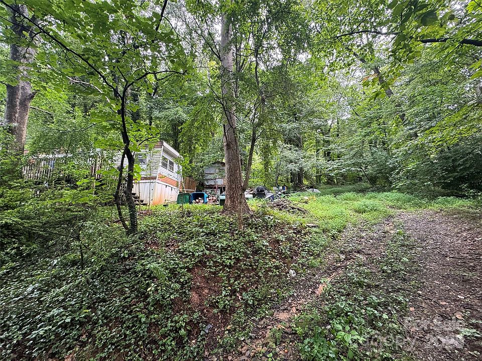2nd image of 302 Wilson Cove Rd