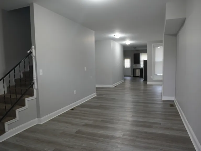 1628 N Ellamont St — Photo 11