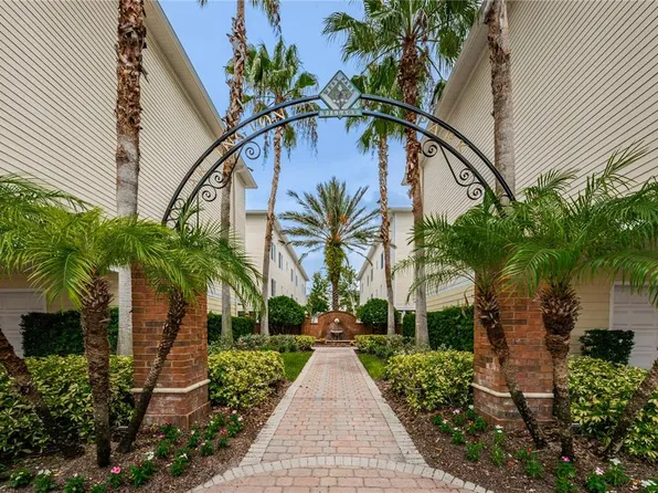 9839 Meadow Field Cir, Tampa, FL 33626