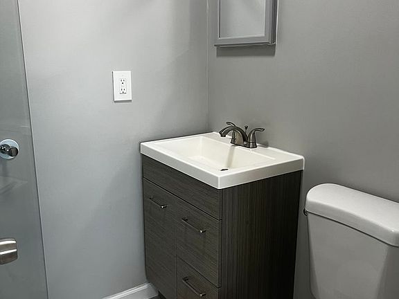 5th image of 21 Davis Ave APT C2