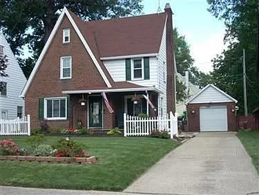 58 Pinehurst Ave photo 1