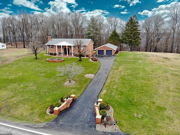 3rd image of 4554 Beverly Pike