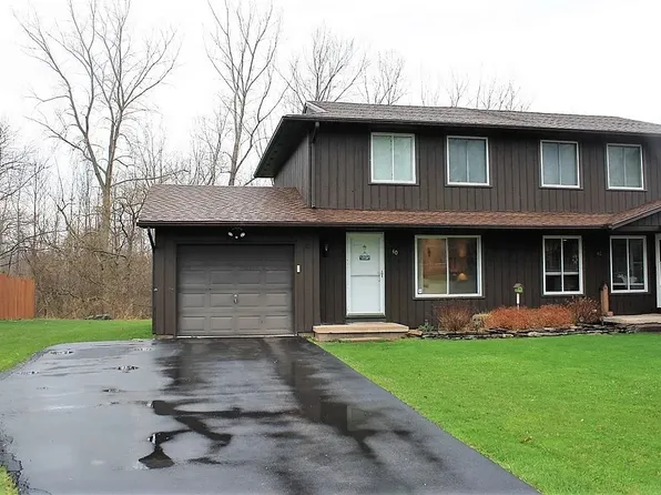 40 Wheatfield Cir, Fairport, NY 14450