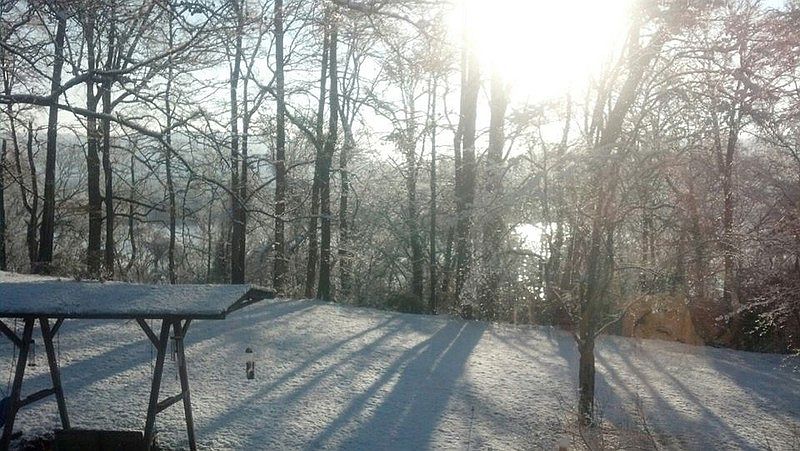 Stunning Colonial Home on the TN River : 3800+/- ft2. Plenty of romping room! Perfect for fishing & 