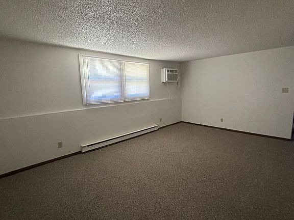 3rd image of 533 Parkview Ln APT 1
