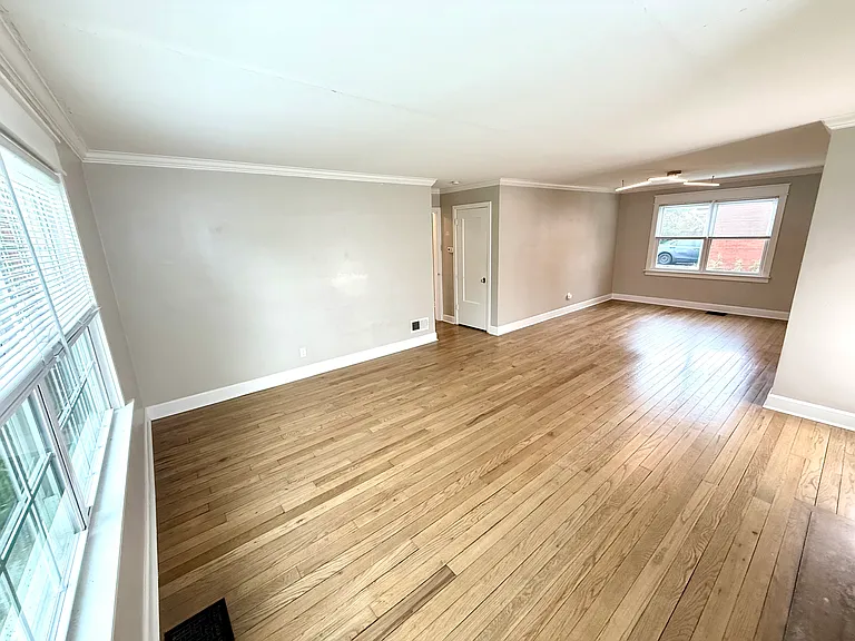 1610 Waltham Rd — Photo 5